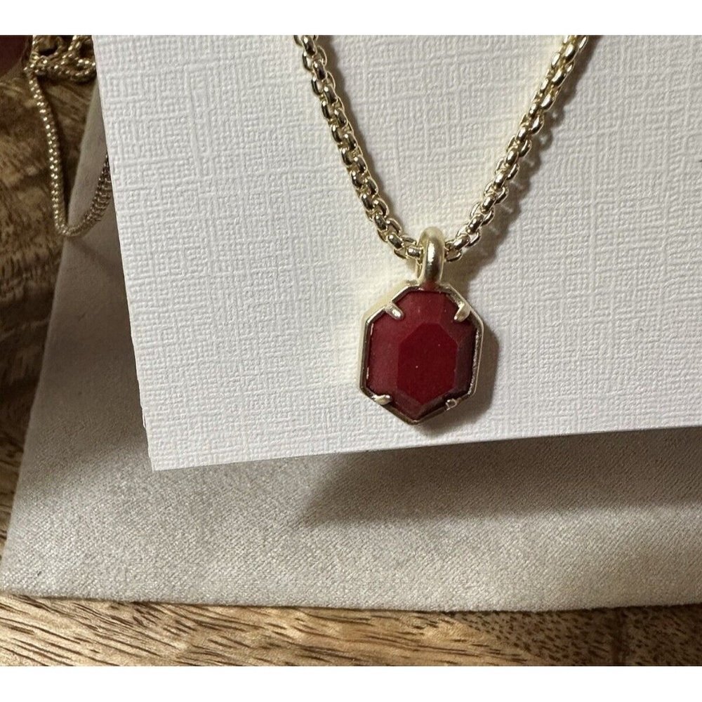 Kendra Scott Teo Gold Pendant Necklace In Dark Red NEW $60 Adjustable Slider - Picture 3 of 3